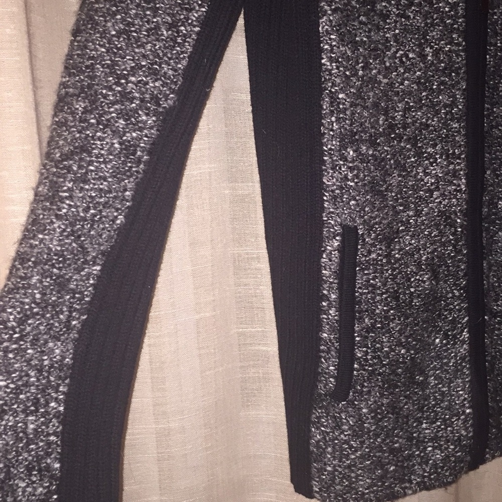 Women’s Zip-Up sweater - Picture 2 of 4